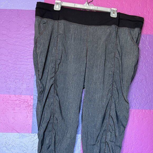 Lucy - Get Going Capri Pants - Picture 1 of 4
